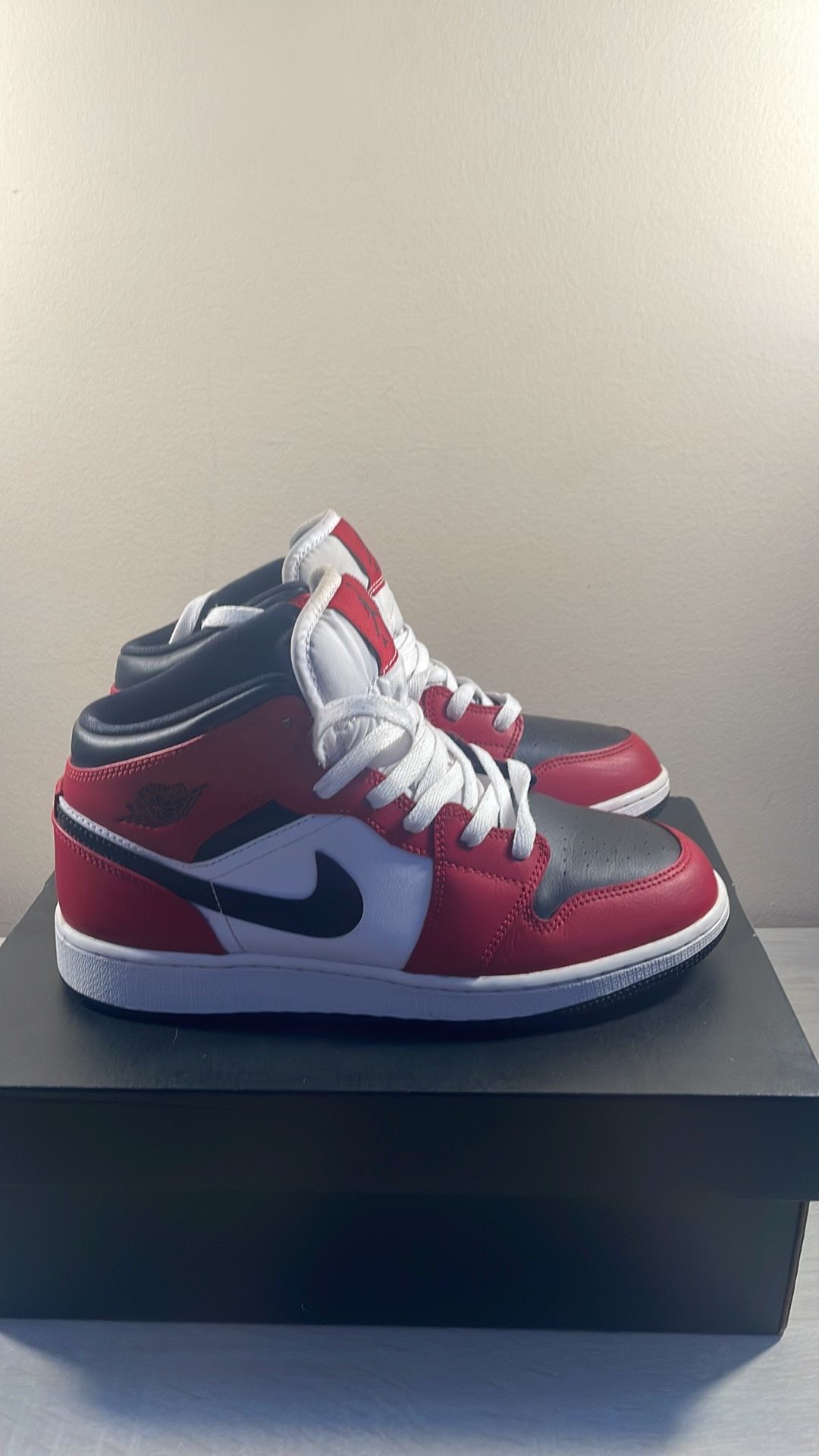 Air Jordan 1 mid chicago black toe Gs