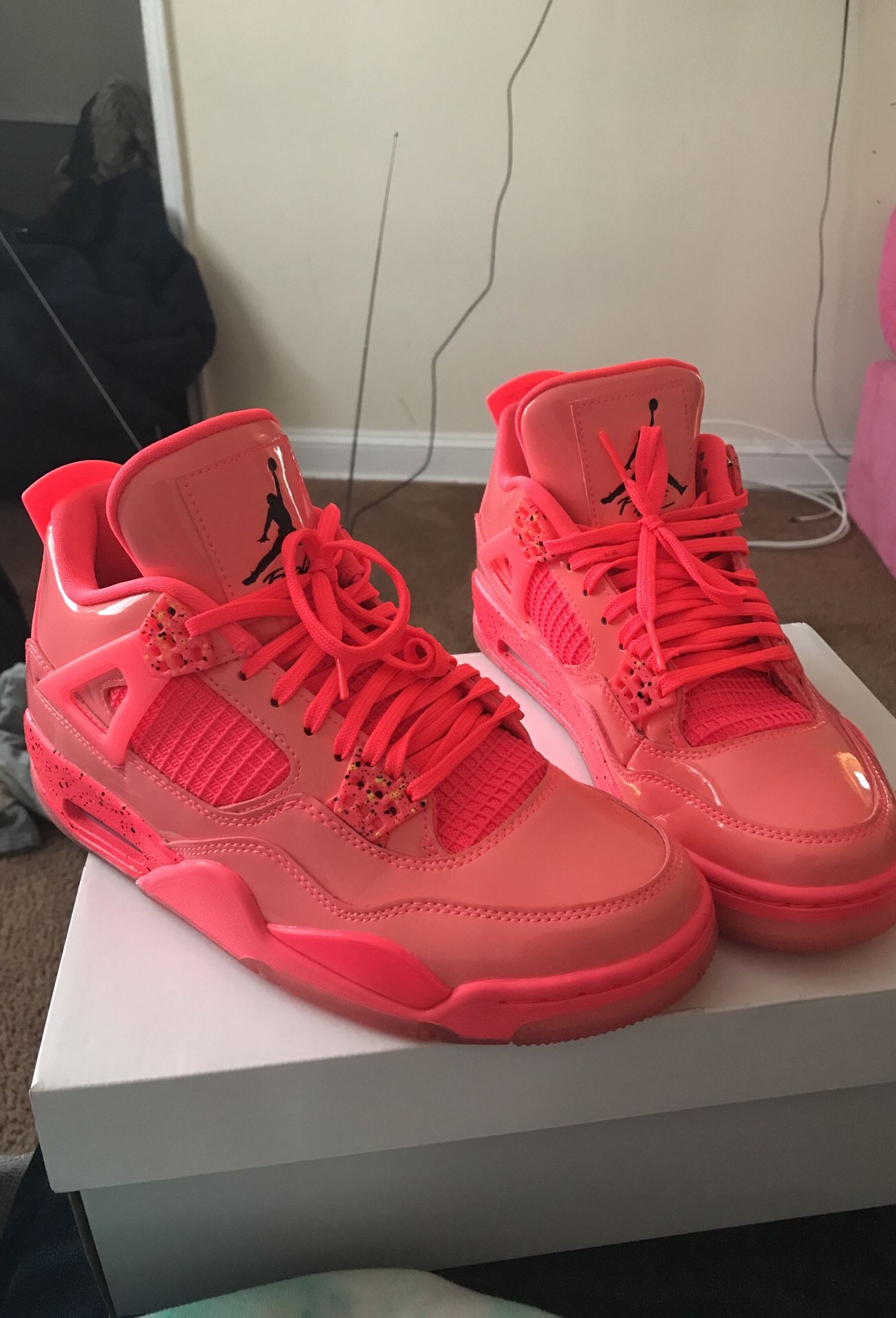 Air Jordan 4’s Hot Punch (woman’s 9.5) (Men’s 7.5)