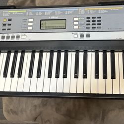 Yamaha YPT- 240 Electronic Keyboard