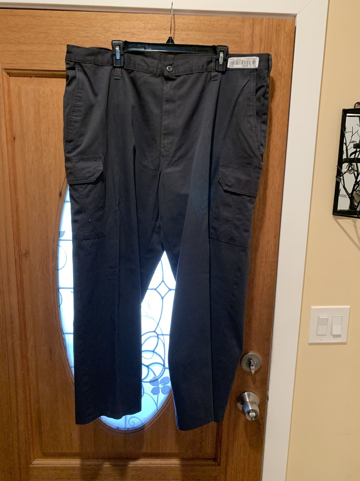 Work pants with an extra pocket on the leg. Color gray. Size: 42. Very good condition.