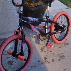 Girls 18" Bike In Excellent Condition 