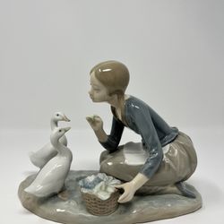 LLADRO FOOD FOR DUCKS #4849 In Original Box