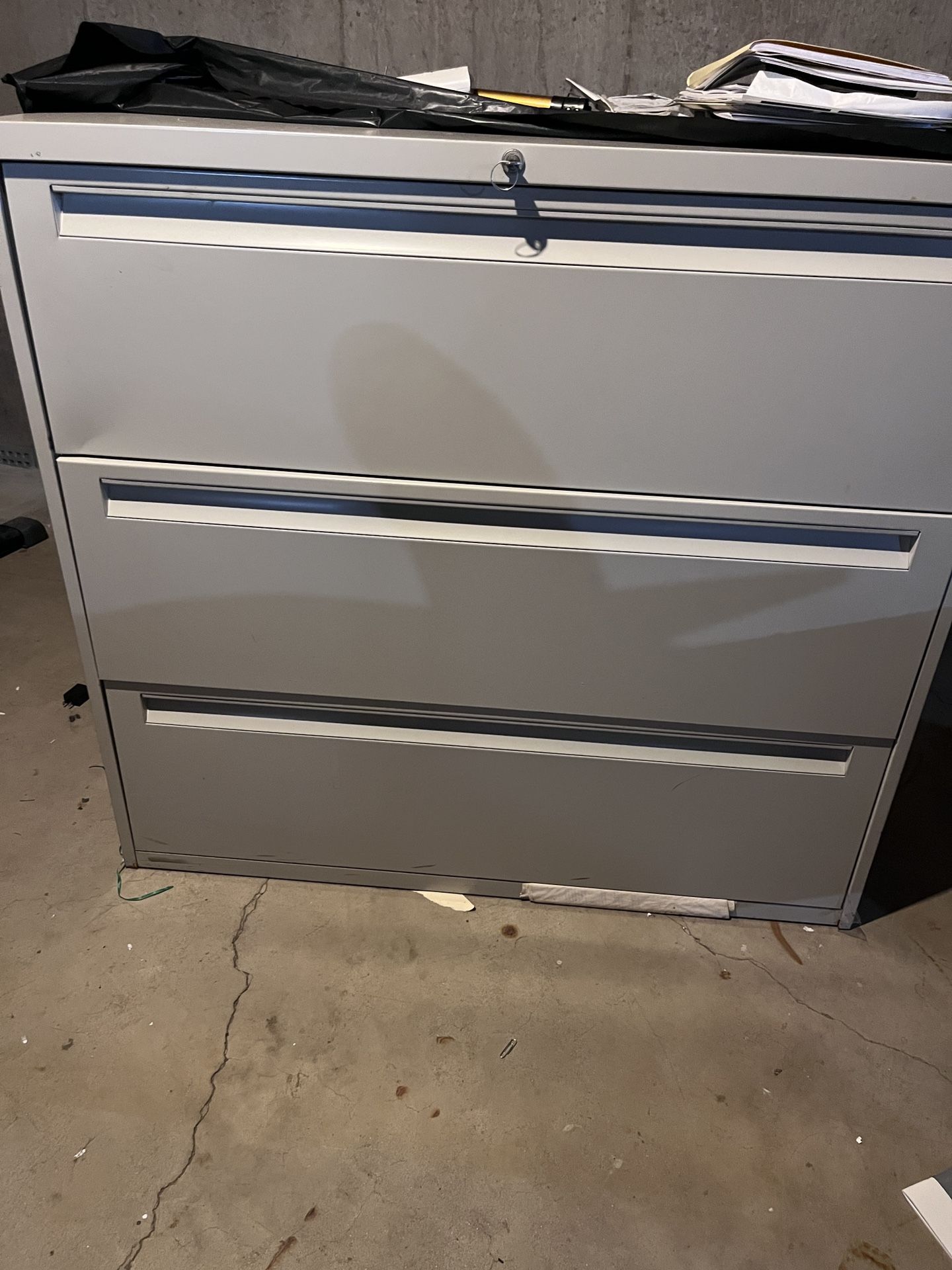 File Cabinet With Key To Lock