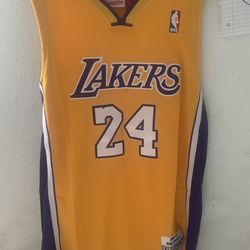 Mitchell &ness Kobe jersey