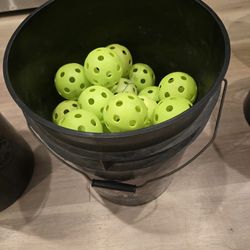 Plastic Baseballs (50) + Easton Bucket