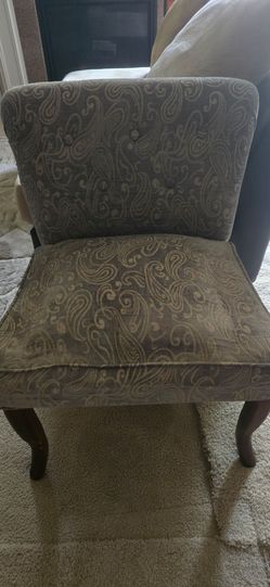 Sturdy accent chair