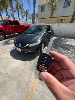 Car keys/llaves de autos/key fobs