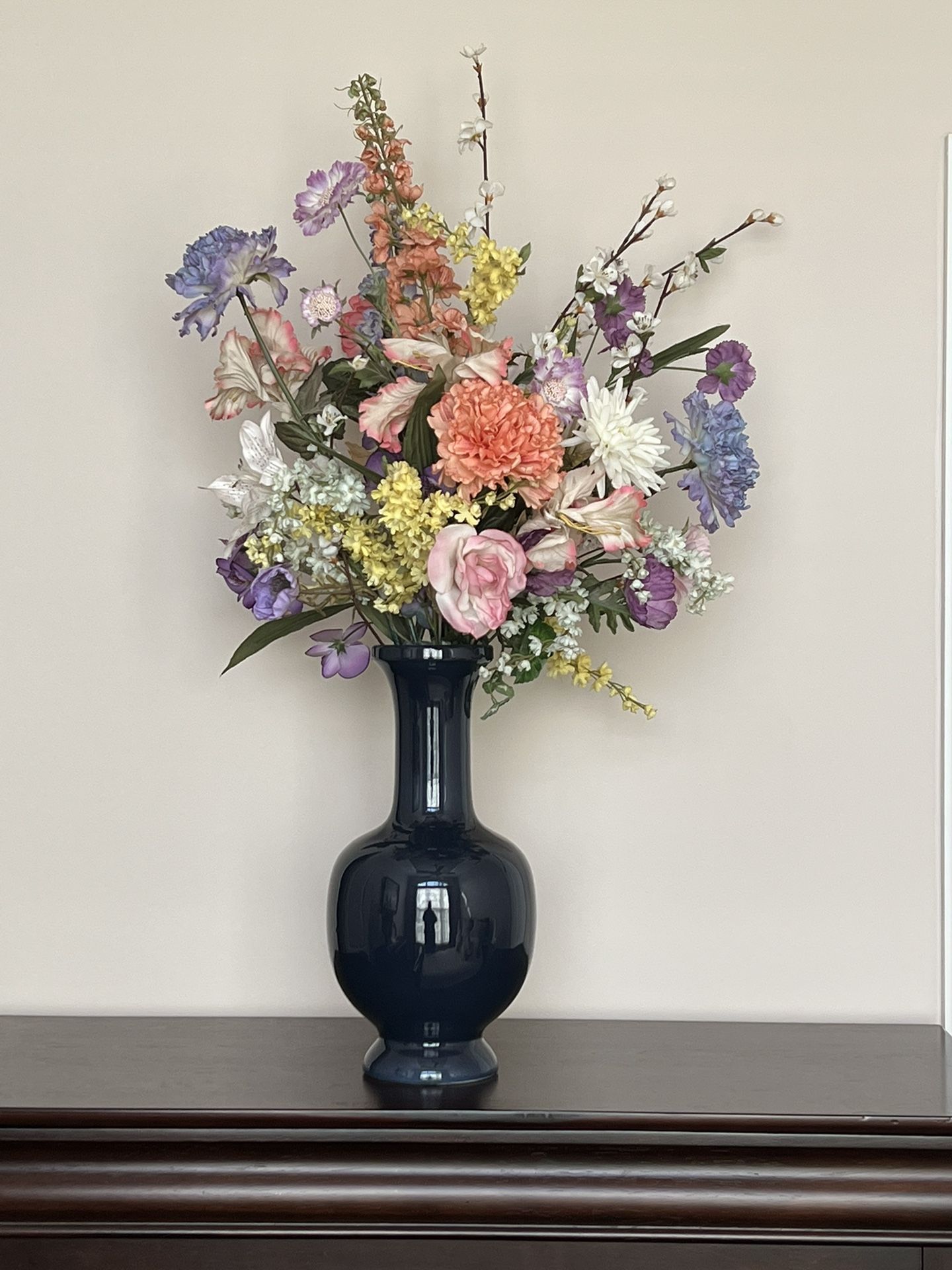 Vase & Decorative Flowers
