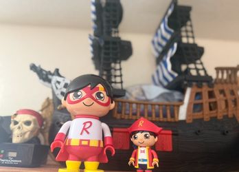 Pirate Ship Play Set & Accessories