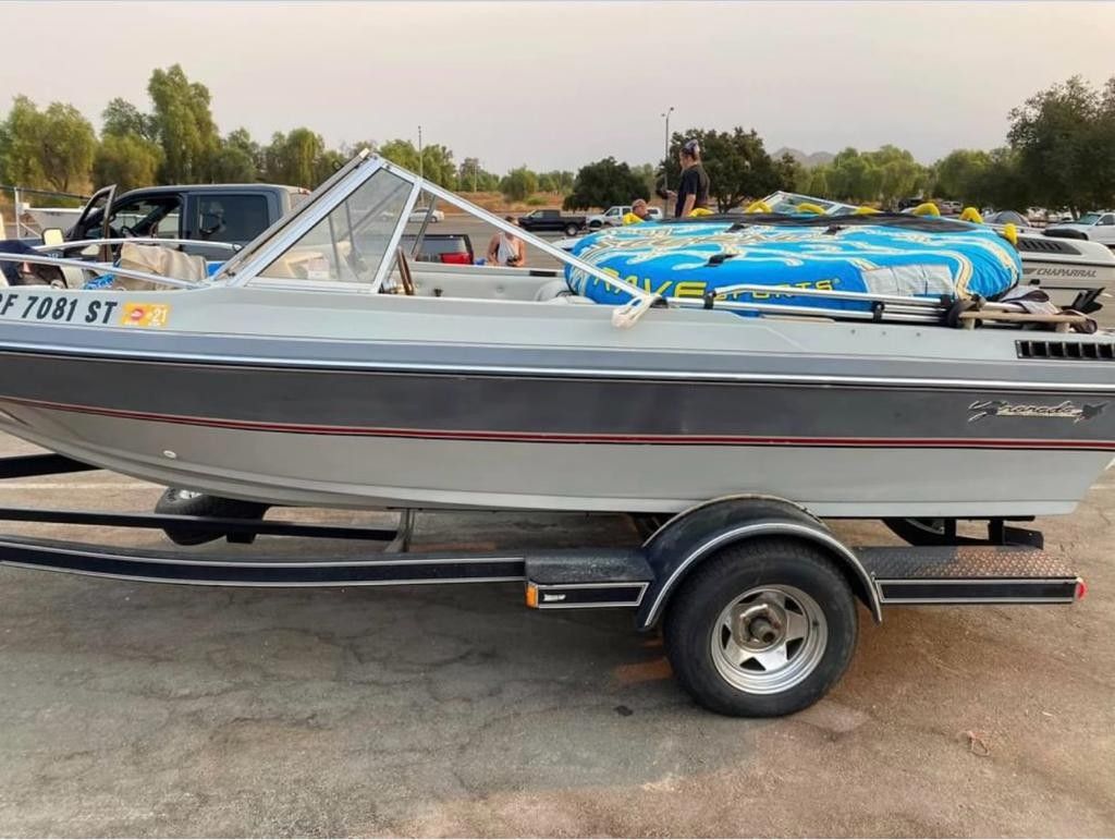 1989 GRANADA Boat