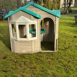 Free kids, Playhouse