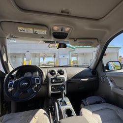 2004 Jeep Liberty Renegade 3.7 L Green 