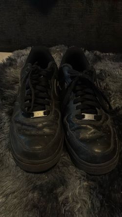 Nike black Air Force’s size 9