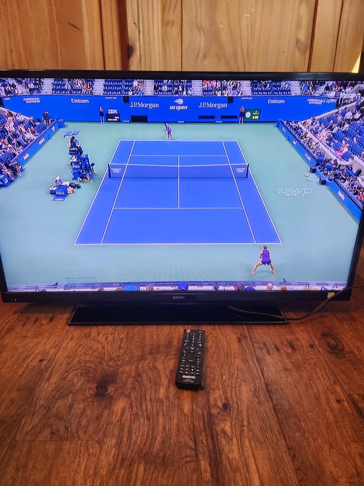 Sanyo 35" Flat Screen TV with Remote