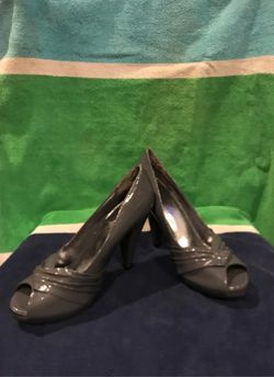 Like new 4 1/2 inch open toed sturdy high heels, size 8