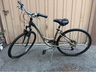 Trek 7100 multitrack 21 speed hybrid bike
