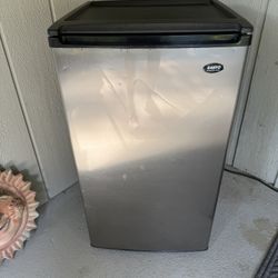 PENDING PICK UP Mini Fridge Works Great!