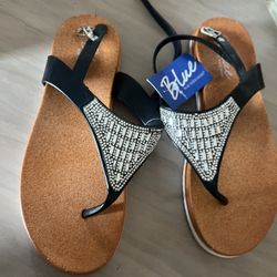 Women’s sandals size 8