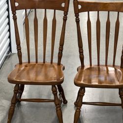 ETHAN ALLEN Heirloom Nutmeg Maple Colonial Early American Arrowback Dining chairs. Both are used in good condition with some cosmetic blemishes these 