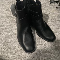 Woman Ankle Buckle boots