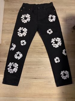Levi’s 501’s Denim tear jeans