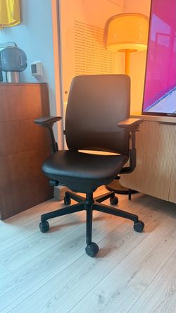 Steelcase Amia Chair with leather cushions