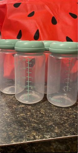 Momcozy 10 oz breast milk bottles