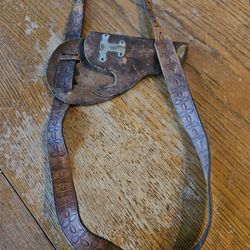 LEATHER  HOLSTER. AND. BELT  ANTIQUE 