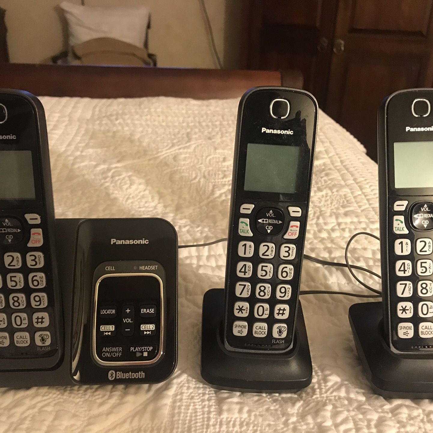 Panasonic KX-TGD560 Link2Cell Bluetooth Cordless Phone 3 Handset