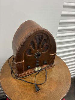 Collectors edition, wooden cathedral style, Thomas model radio BD109 Collectors edition, wooden cathedral style, Thomas model radio BD109