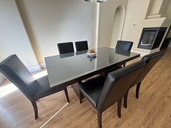 9 paces Dining Set