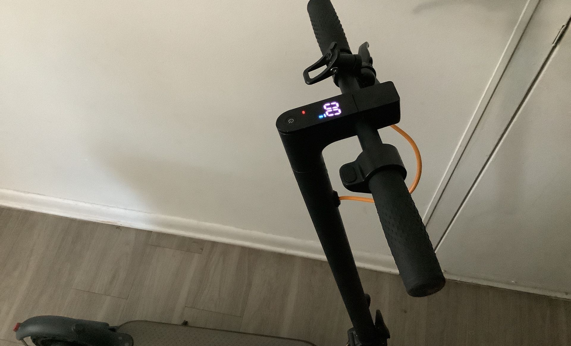 Volcán Electric Scooter Max Speed 19mph No Charger