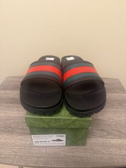 MEN GUCCI SLIDES