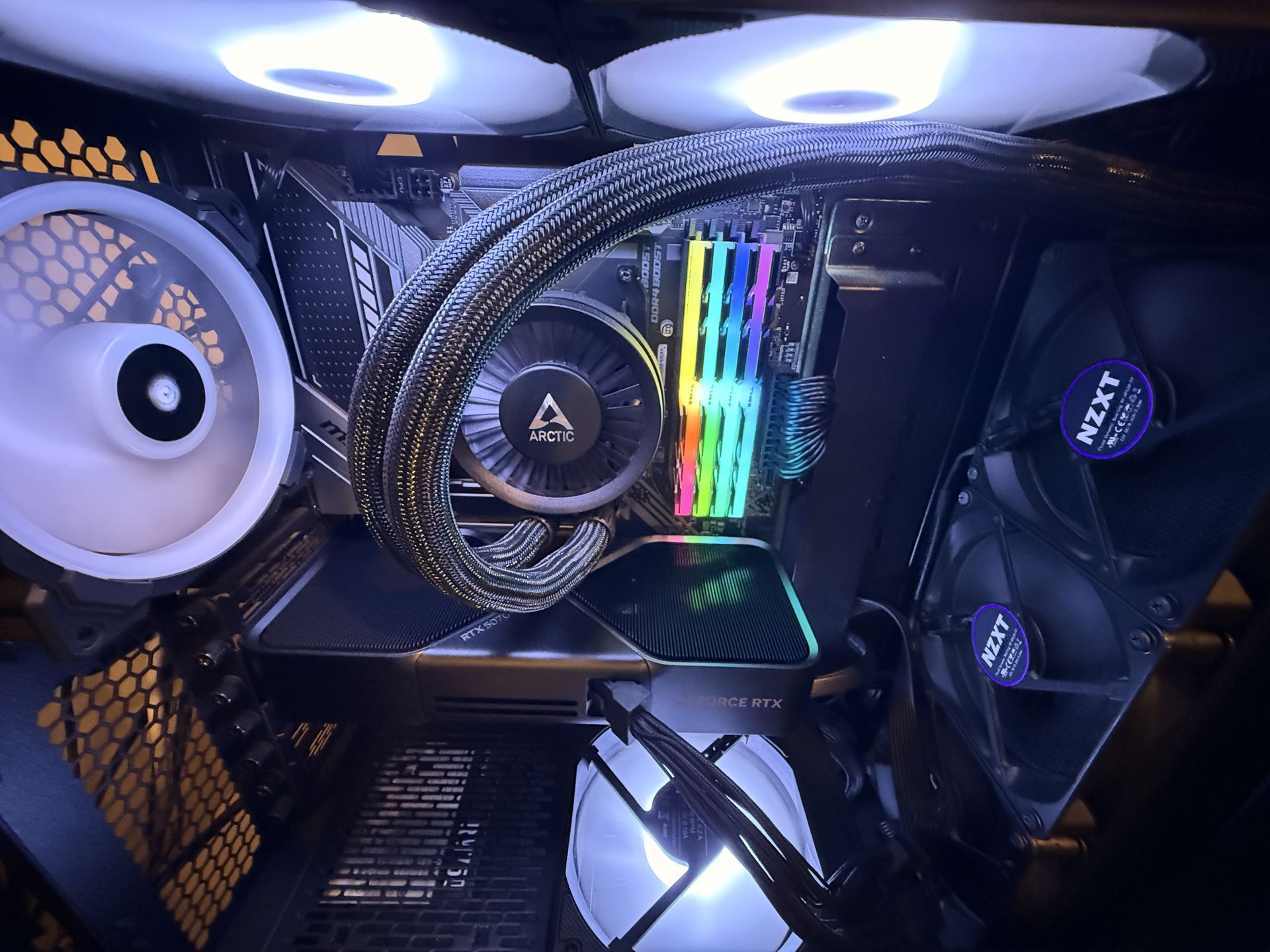 Gaming PC w/ 5070 32gbRam