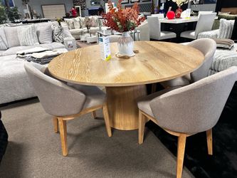 Modern round dining table set! $1499 🧡🚨✨