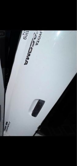 Toyota Tacoma Tailgate White