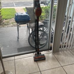 One Unic Standing Vacuum Very Light Used Today Special Ofers $40 Or Best Ofers 