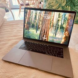 A1707 15” Touchbar MacBook Pro 2.9Ghz i7 16Gb Ram 512GB SSD