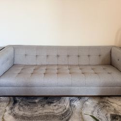 🛋️ Modern Tufted Sofa – 81” (Light Gray)