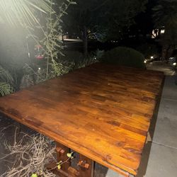 Beautiful Solid Wood Dining Table Set & Chairs!