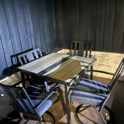 Outdoor Table & Chairs 