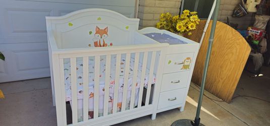 ** DaVinci Chatlie mini crib + changing station combo + memory foam mattress **