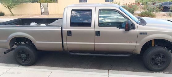 Ford F-250 Super Duty Crew Cab Pickup Truck