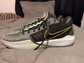 Nike Sabrina’s Low-Top Basketball Sneakers