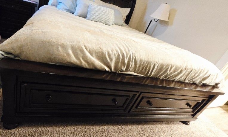 King Size Bed Like New