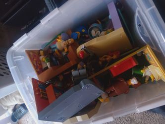 Toat full of Simpsons toys sold in tirriesanta only for Simpsons lovers