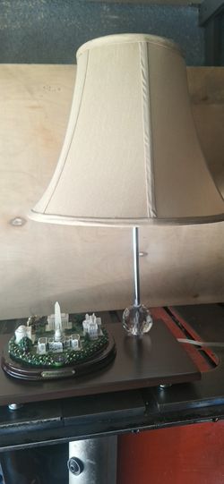 THE FEDERAL BUILDINS OF WASHINGTON D.C TABLE LAMP