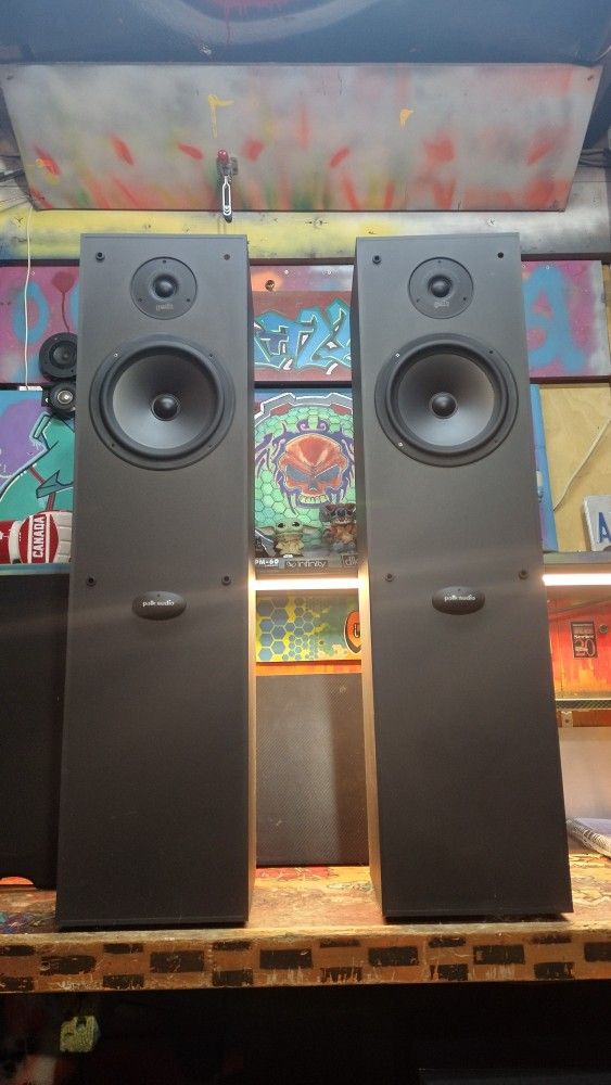 Polk Audio RT400 Tower Speakers