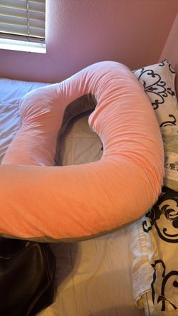 Pillow for pregnant woman