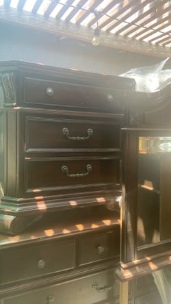 Bedroom furniture set